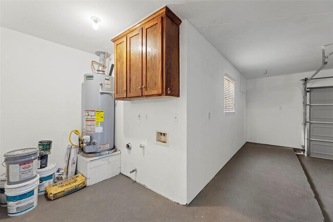 Building Photo - 11111 Midhurst Dr