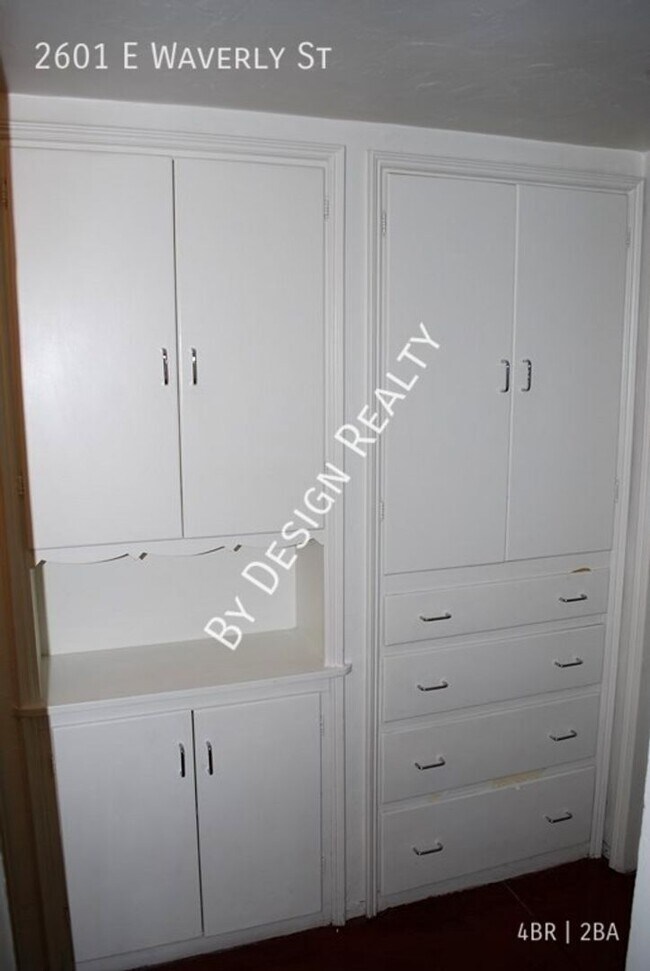 Building Photo - Blenman-Elm 4 Bed 2 Bath - Reserve NOW for March 2026 or Later