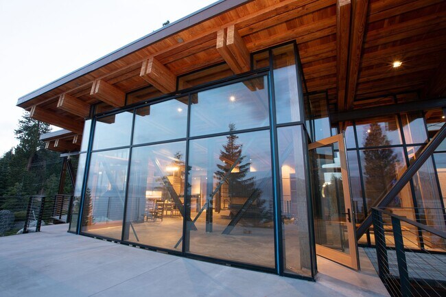 Building Photo - Architectural gem