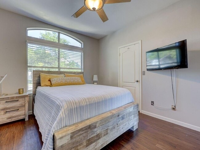 Building Photo - 6000 Shepherd Mountain Cove