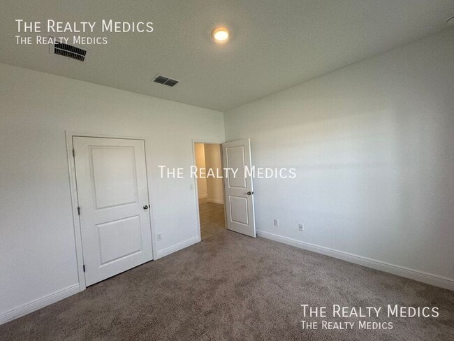 Building Photo - 1537 Meadowlark Dr