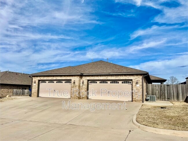 Primary Photo - 1417 N Monte Vista St