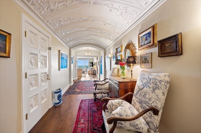 Building Photo - 2130 N Lincoln Park W