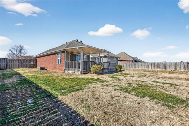 Building Photo - 1562 Hutchinson St