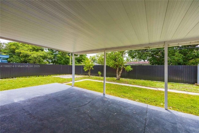 Building Photo - 3230 NW 171st Ter # House MIAMI GARDENS, F...