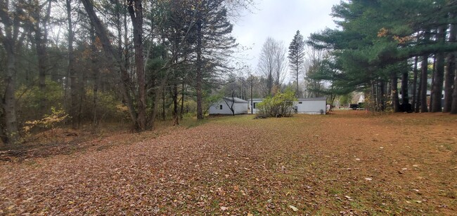 Building Photo - 1 Bedroom Mobile Home on 1 acre lot close ...