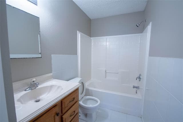 Building Photo - 2703 Clayton Oaks Dr