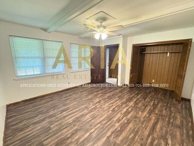 Building Photo - 4 Bed/1.5 Bath Single Family Home Availabl...
