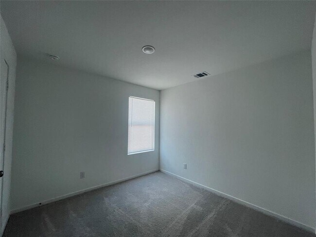 Building Photo - 202 Pastar Fls