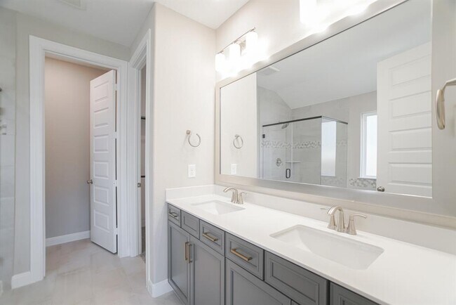 Building Photo - 9852 Pearly Everlasting