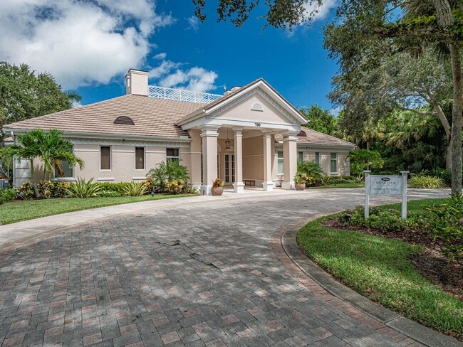 Building Photo - 801 N Swim Club Dr