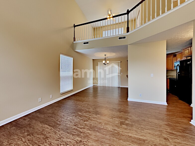 Building Photo - 4108 Meadow Green Dr