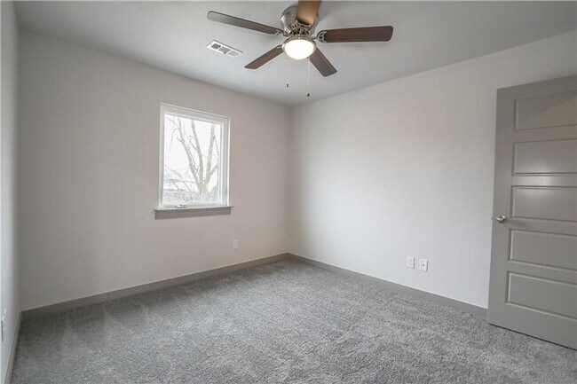 Building Photo - 3410 SW Vel Mews