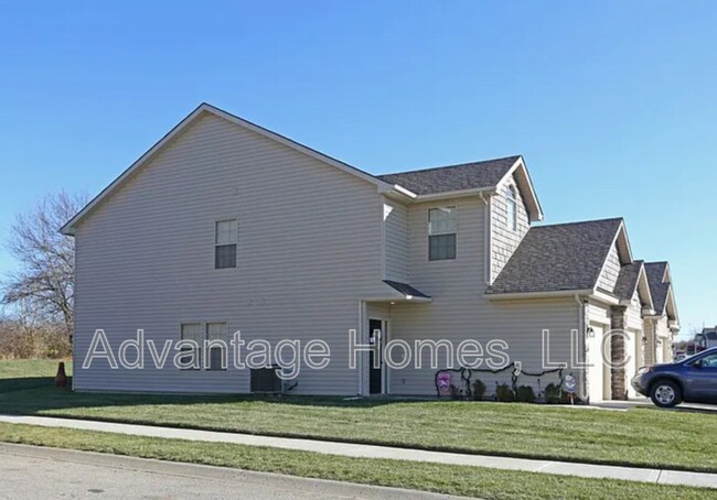 Building Photo - 2176 SW Timbertrace Ln