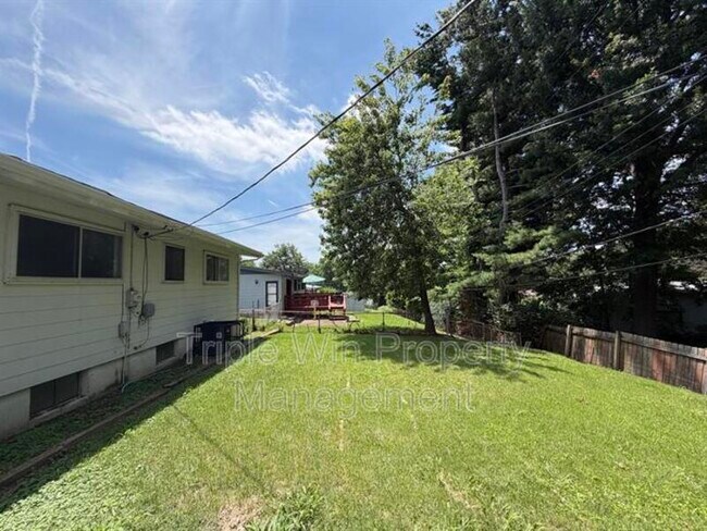 Building Photo - 10329 Chesley Dr