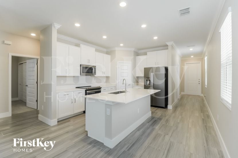 Building Photo - 9644 Little Bluestem Dr