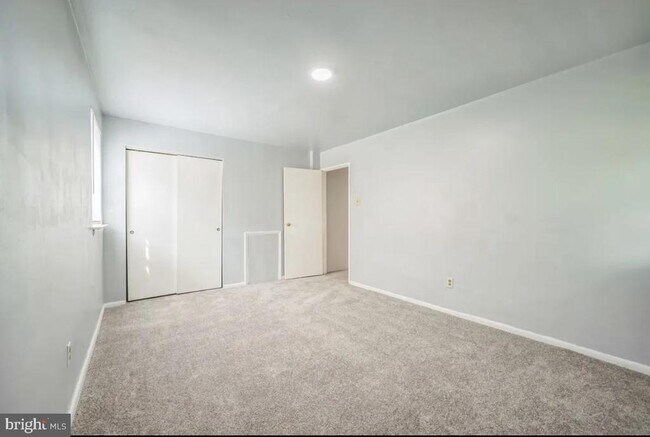 Building Photo - 2619 Tremont St