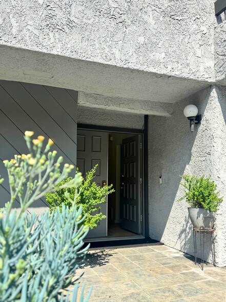 Building Photo - 1925 S Beverly Glen Blvd