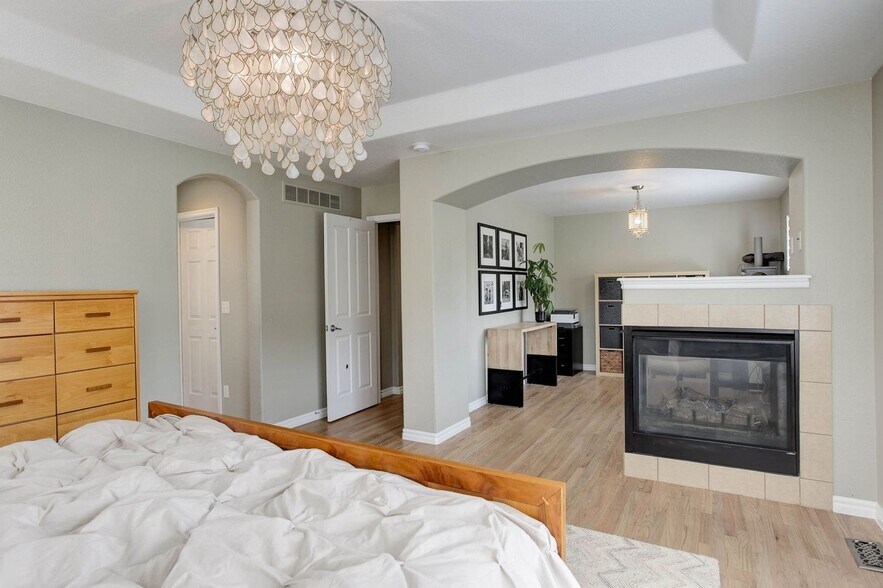 Building Photo - 3070 Redhaven Way