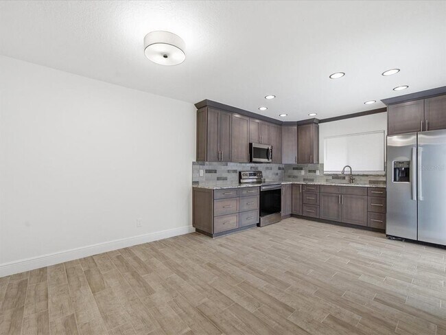 Building Photo - 15446 E Pond Woods Dr