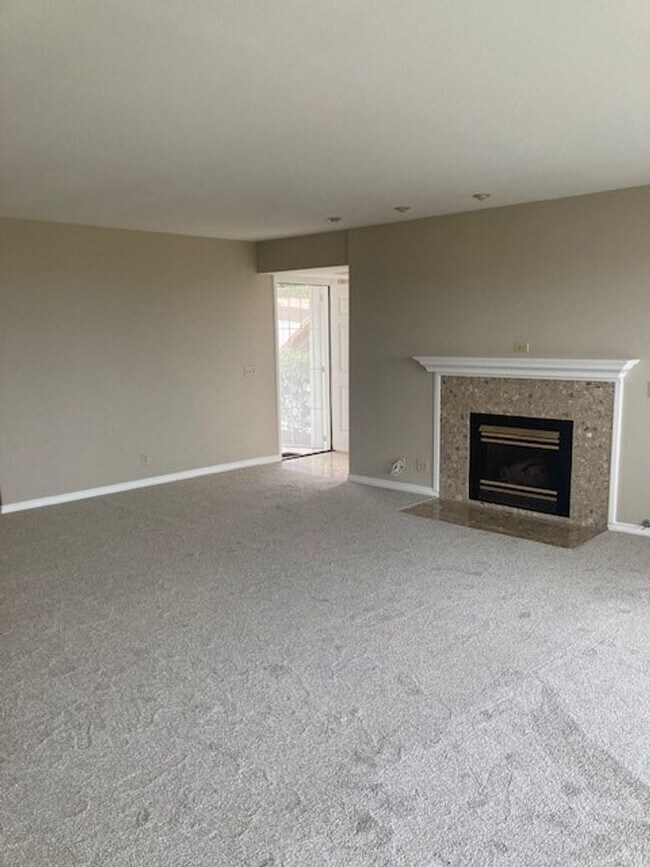 Building Photo - Single level 2-bedroom 2-bath home in private community of Ocean Hills