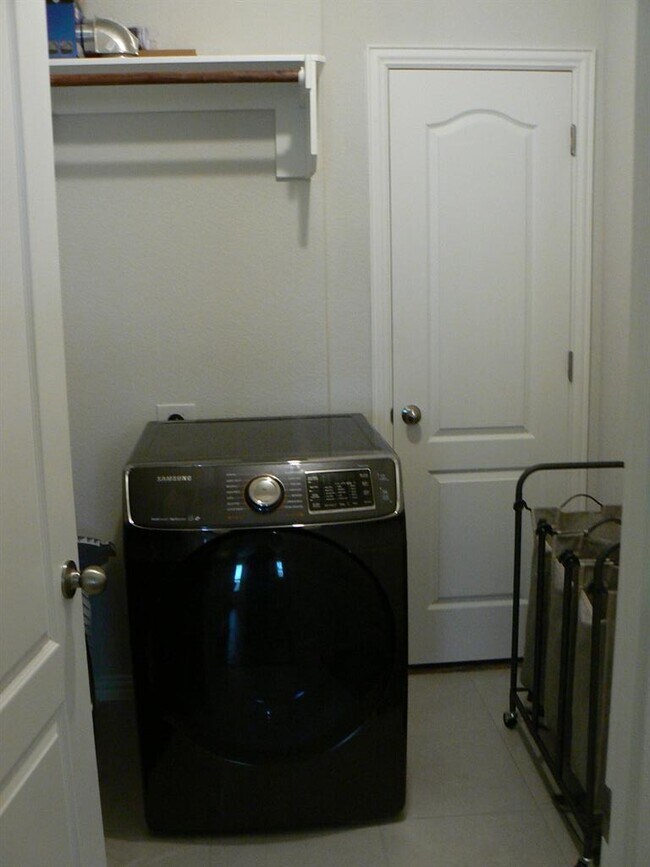 Building Photo - 5900 Bucine Cv