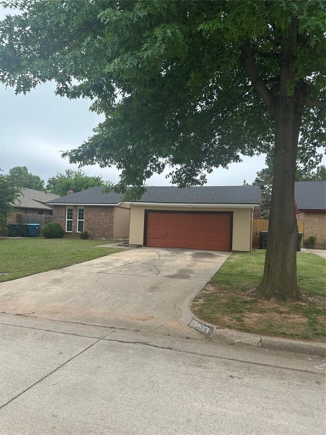 Building Photo - 1318 Alviola Ave