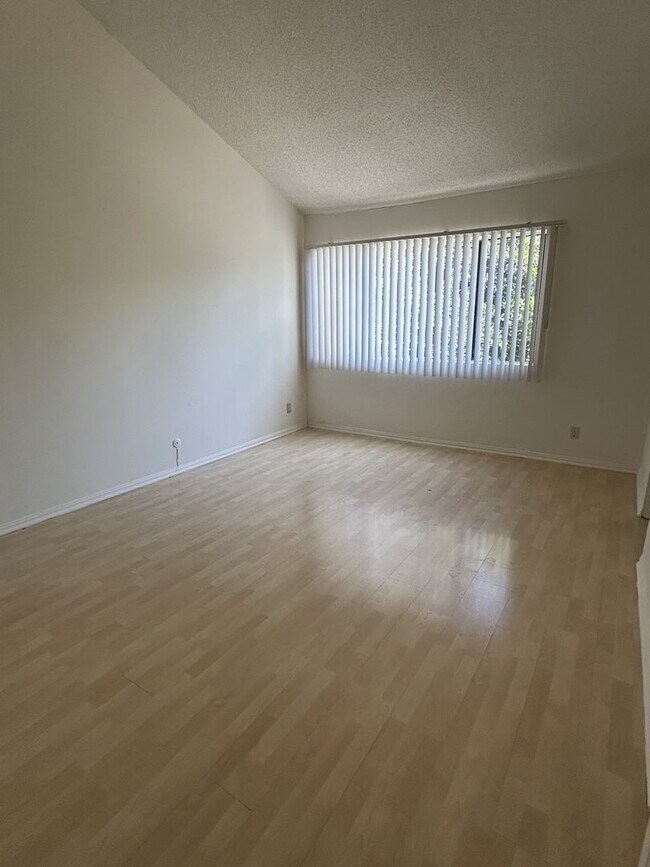 Building Photo - Cozy 3 bedroom Condo in the most desired neighborhood at City of Alhambra
