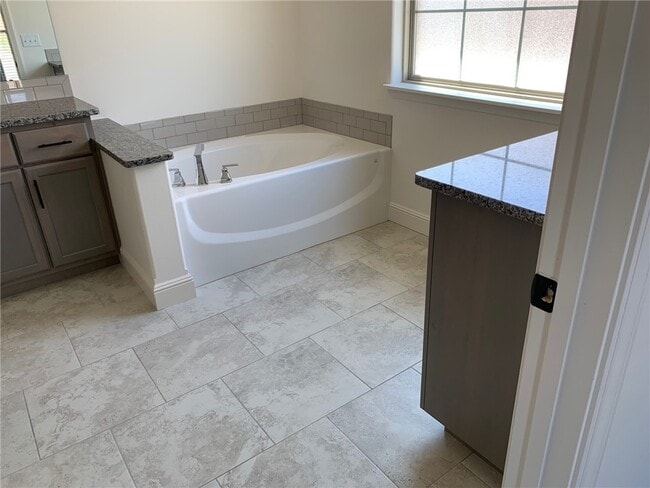 Building Photo - 740 Arkansas Black