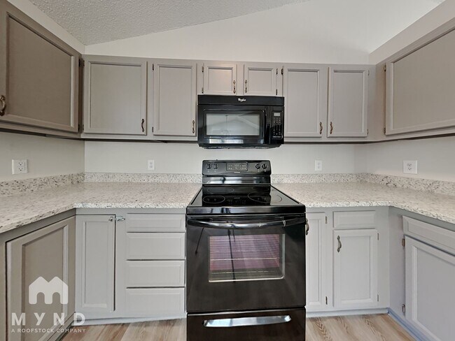 Building Photo - 832 St Andrews Pl