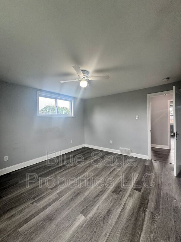 Building Photo - 398 Westmont Dr