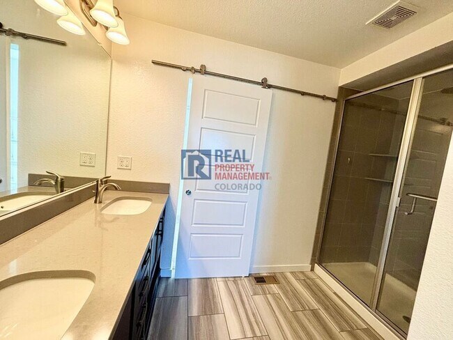 Building Photo - 14381 Mosaic Ave