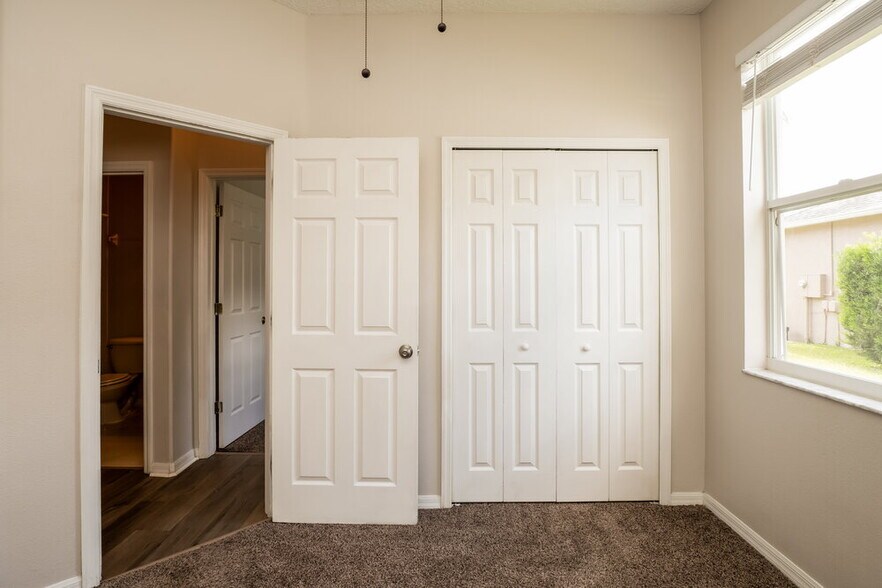 Building Photo - 1741 Mountclair Ct