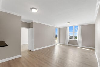 Building Photo - 511 SE 5 Ave