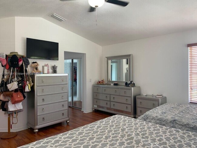 Building Photo - 14804 SW 155th Pl