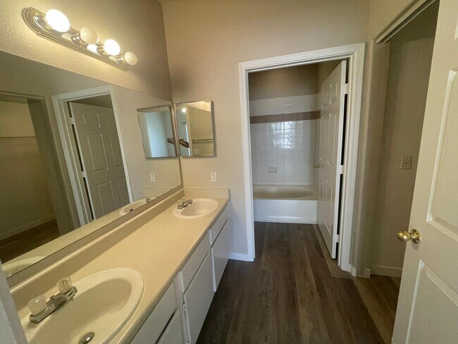 Building Photo - 3236 E Chandler Blvd