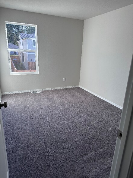 Building Photo - 181 E Lupine Ln