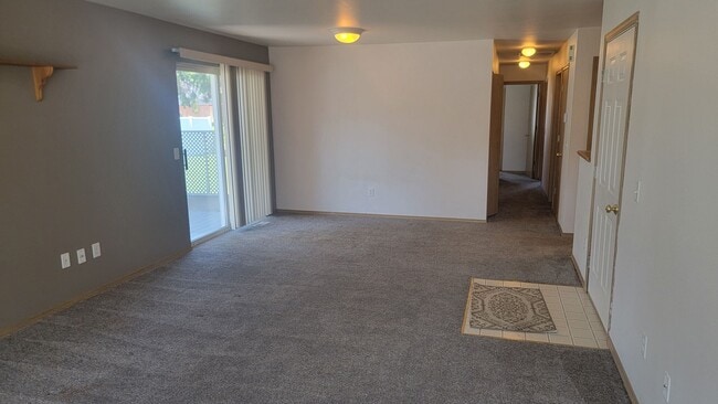 Building Photo - Nice 3 bedroom Duplex in the Valley