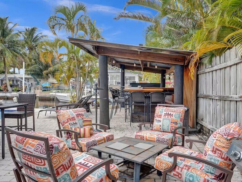 Building Photo - 2525 Gulfstream Ln