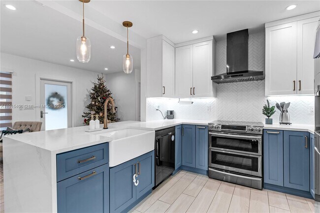 Building Photo - 6860 SW 37th St