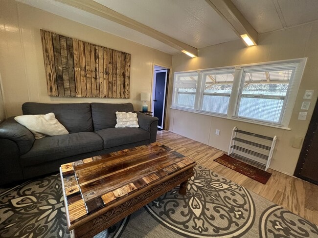 Building Photo - 27 Mandalay Dr