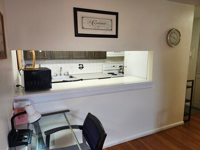 Building Photo - 1643 Cambridge St