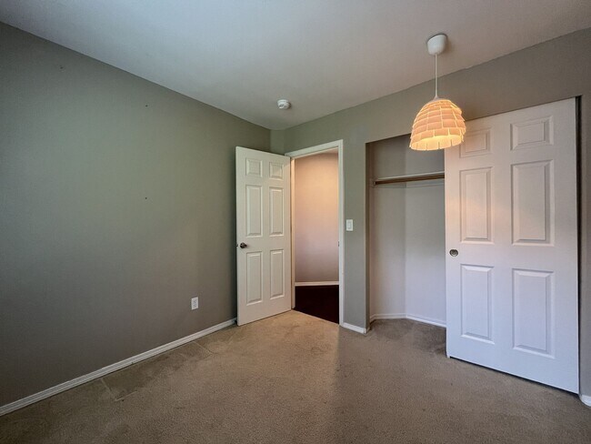 Building Photo - Beautiful 5BD/3BA Home with Soaking Tub, Island Kitchen & Attached 2-Car Garage