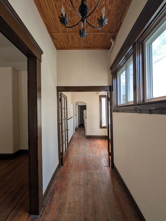 Building Photo - 1428 Rufer Ave