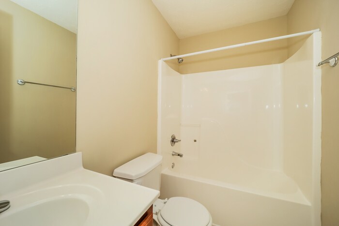 Building Photo - 407 Glenleigh Dr
