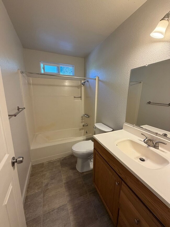 Building Photo - AVAILABLE NOW!! Adorable Unit Near Downtown Sonora! Newly Painted Throughout!