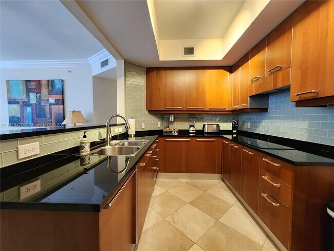Building Photo - 3101 S Ocean Dr