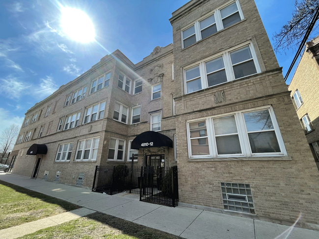 Building Photo - 1938 W Lawrence Ave