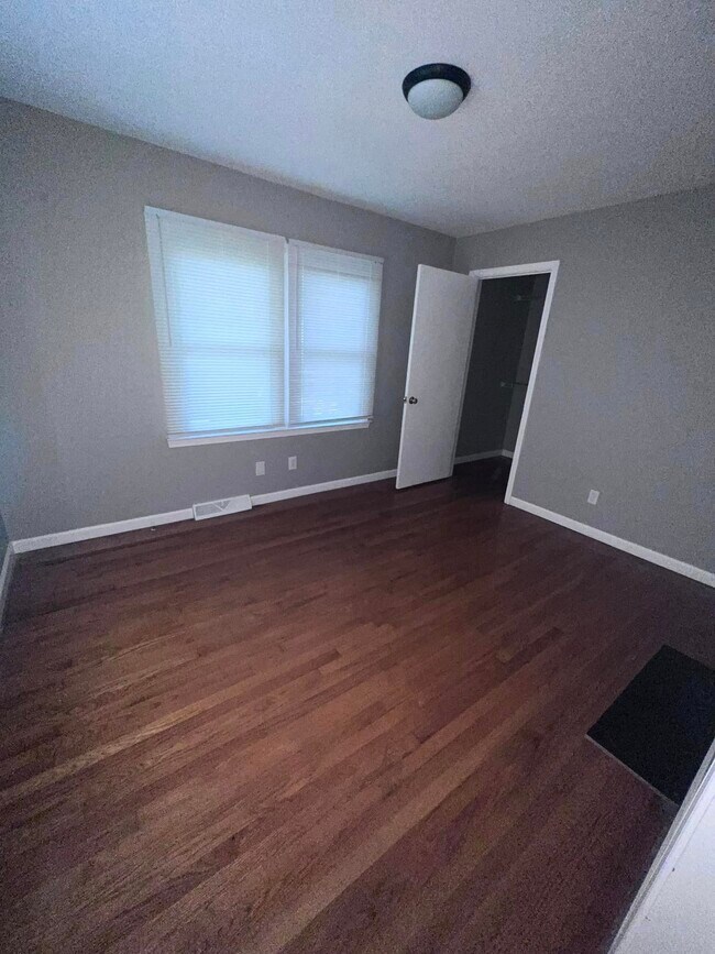 Building Photo - 212 Forestdale Dr