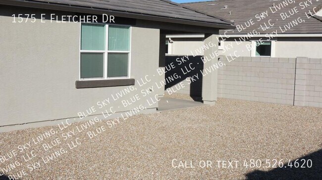Building Photo - 1575 E Fletcher Dr